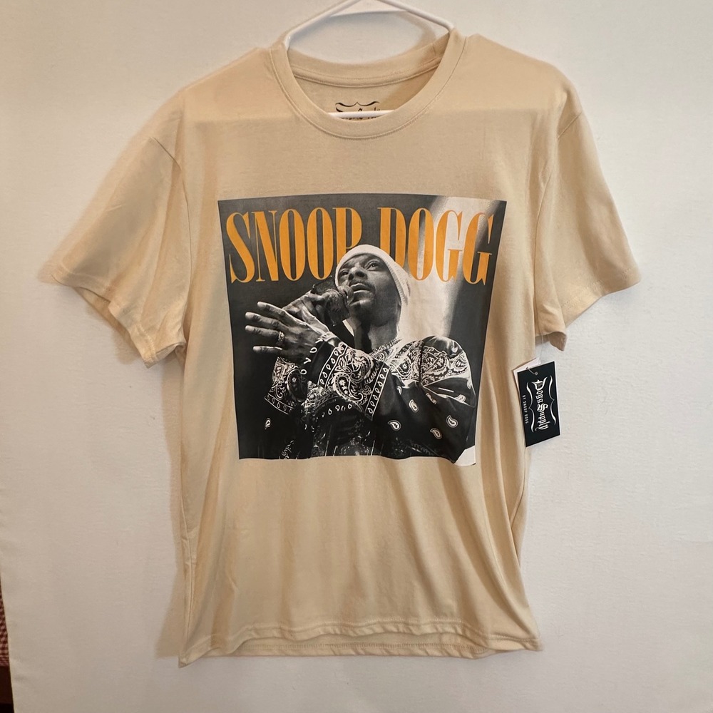 Dogg Supply by Snoop Dogg Graphic T-Shirt Tan Beige Mens Medium NWT Hip Hop Tee